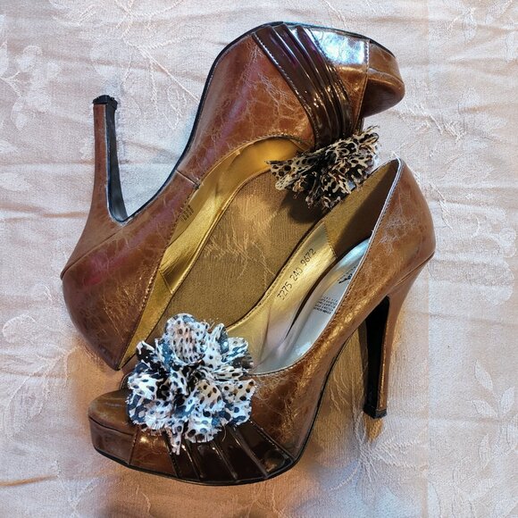 Grupo Vimoda Brown High Heels with Leopard Print Flowers, Size 6.5, Used - Picture 2 of 9